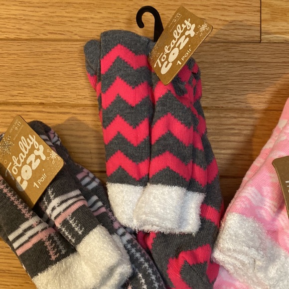 NEW Totally Cozy woman's socks - Picture 3 of 7
